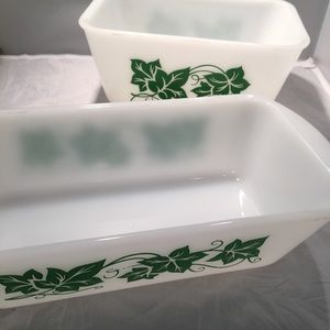 Set of 2 vintage glass loaf or casserole dishes‎